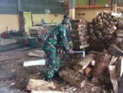 Babinsa Koramil 1710-02/Timika Komsos dengan Warga Gali Potensi Daerah