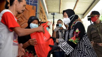 Menuju Kantor Baru, Risma dan rombongan singgah di Desa Krebet