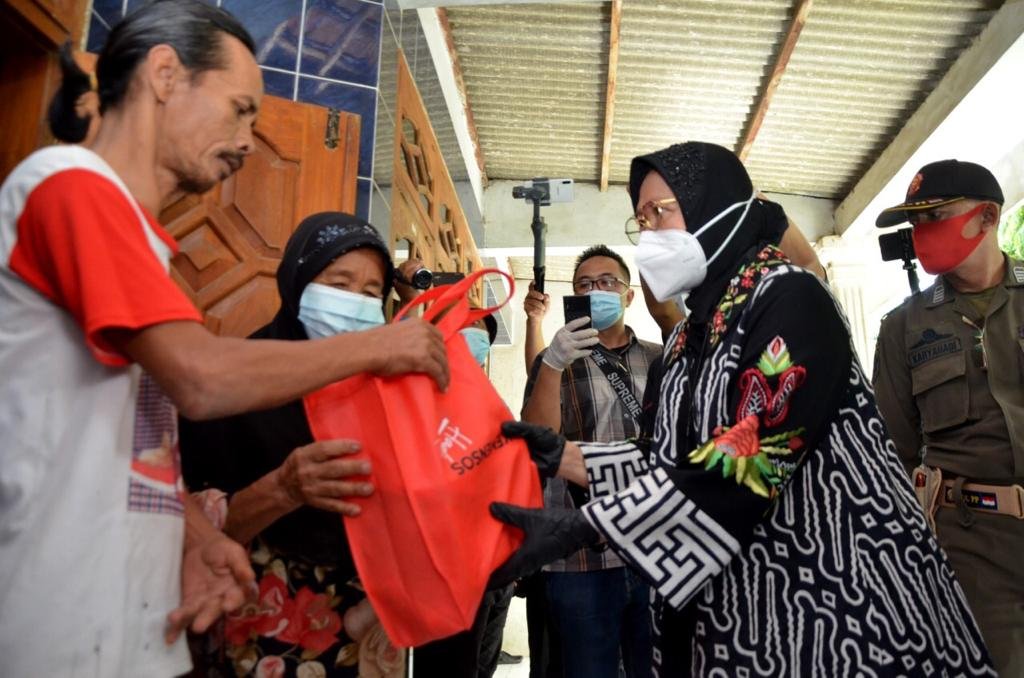Menuju Kantor Baru, Risma dan rombongan singgah di Desa Krebet