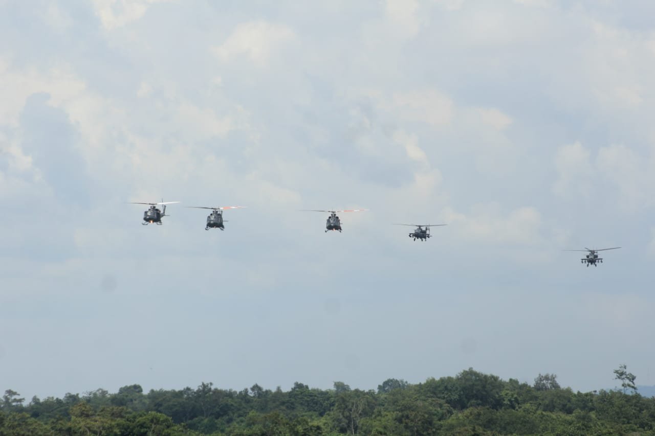 Helikopter Apache Tembaki Langit di Atas Martapura