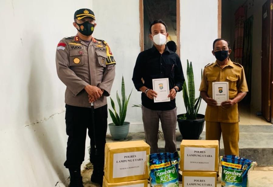Kapolres Lampura Salurkan Bantuan untuk Korban Banjir