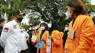 Wagub Banten Lepas Peserta KKN: 73,7 Persen Warga Indonesia Gunakan Internet