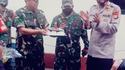 Danramil 05/BTG dan Ibu Persit Kartika Candra Kirana Beri Surprise ke Kapolsek Bantargebang