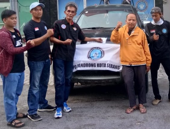 Sekjen DPD BANDRONG Kota Serang dan Ketua LAN Serahkan Bantuan Korban Bencana