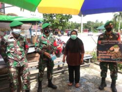 Batalyon Infanteri 642/Kapuas Bagikan Masker ke Warga Saat Patuhi Protokol