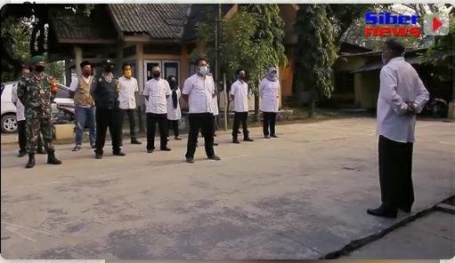 Kelurahan Kali Gandu Gelar Apel Pagi Rutin di Halaman Kantor