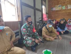 Babinsa Sambas dampingi peningkatan ketahanan ekonomi keluarga di desa binaan