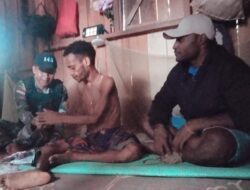 Satgas Yonif 143/TWEJ Bantu Penyandang Disabilitas di Perbatasan RI-PNG