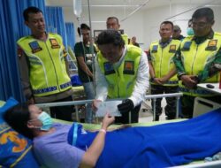 Danrem 064/MY dan Forkopimda Bagikan Bingkisan untuk Pasien RSUD Banten di Malam Takbir