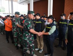 Panglima TNI Serahkan Bantuan Kemanusiaan untuk Korban Bencana Turki