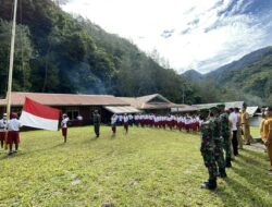 TNI Ajarkan Nasionalisme lewat Latihan Upacara Bendera Bersama Guru-Murid