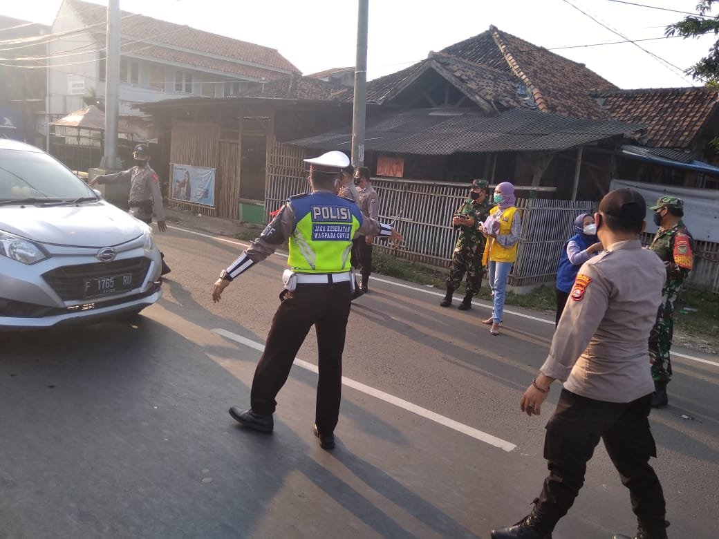 Satgas Covid-19 Serang Lakukan Pendisiplinan Prokes di Pos KRYD Parung
