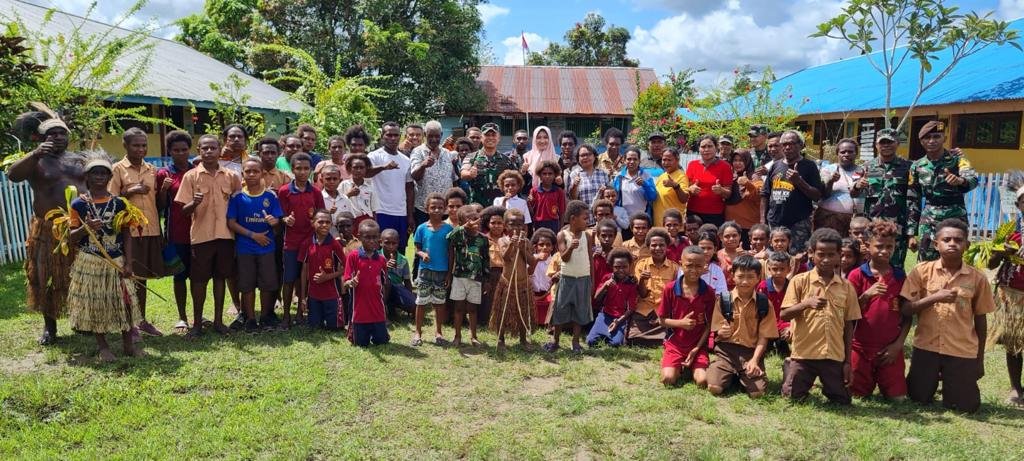 Danrem 174/ATW Anjangsana Kampung Adat Wasur Suku Marori Men Ngge