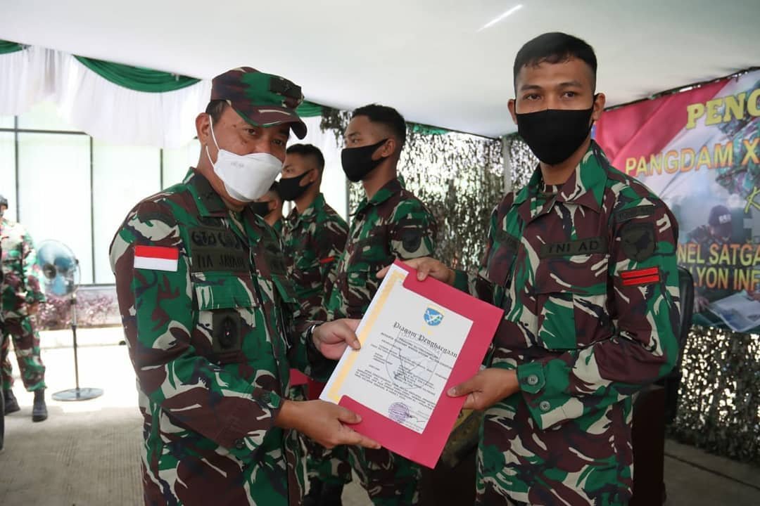 Pangdam XII/Tpr Apresiasi Satgas Pamtas Gagalkan Narkoba dengan Bersepeda 310 KM