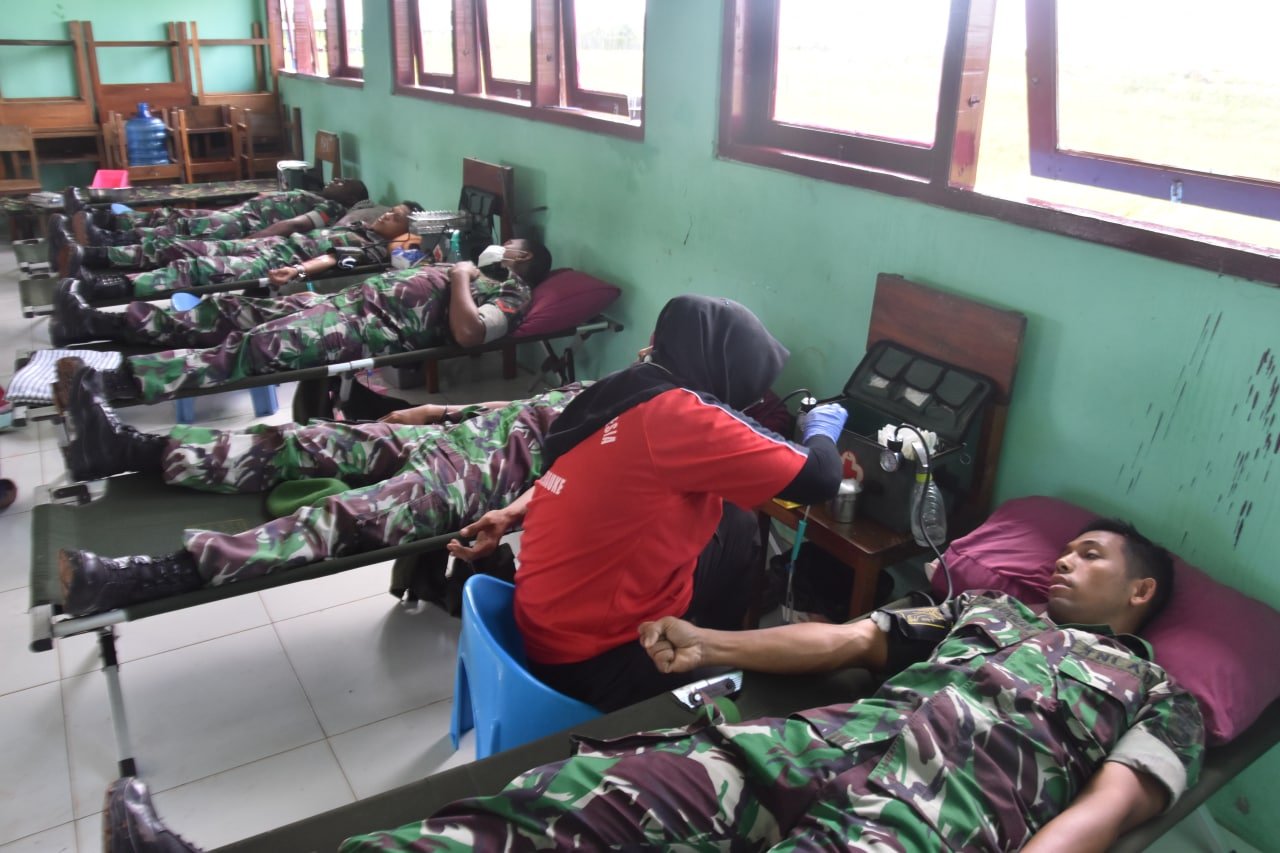 Prajurit Korem 174/ATW Merauke Ikut Donor Darah Massal