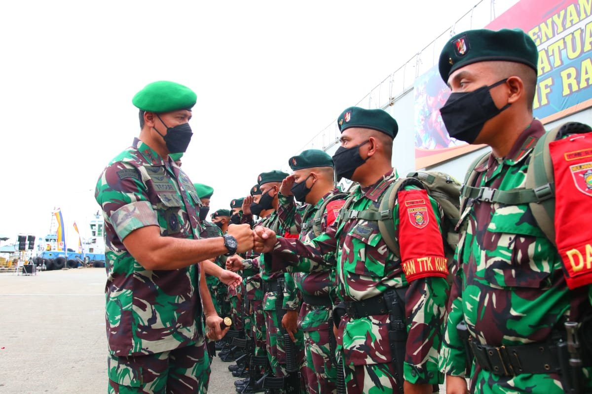 Pangdam VI Mulawarman Sambut Kepulangan Prajurit Satgas Pamtas Mobile Yonif Raider 613 Raja Alam di Balikpapan