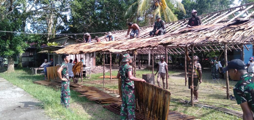 Satgas Yonif RK 751/VJS Laksanakan Kerja Bakti Bangun Pondok Gereja