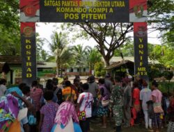 Warga Perbatasan Tampilkan Tarian Suling Tambur untuk Satgas Yonif MR 413 Kostrad