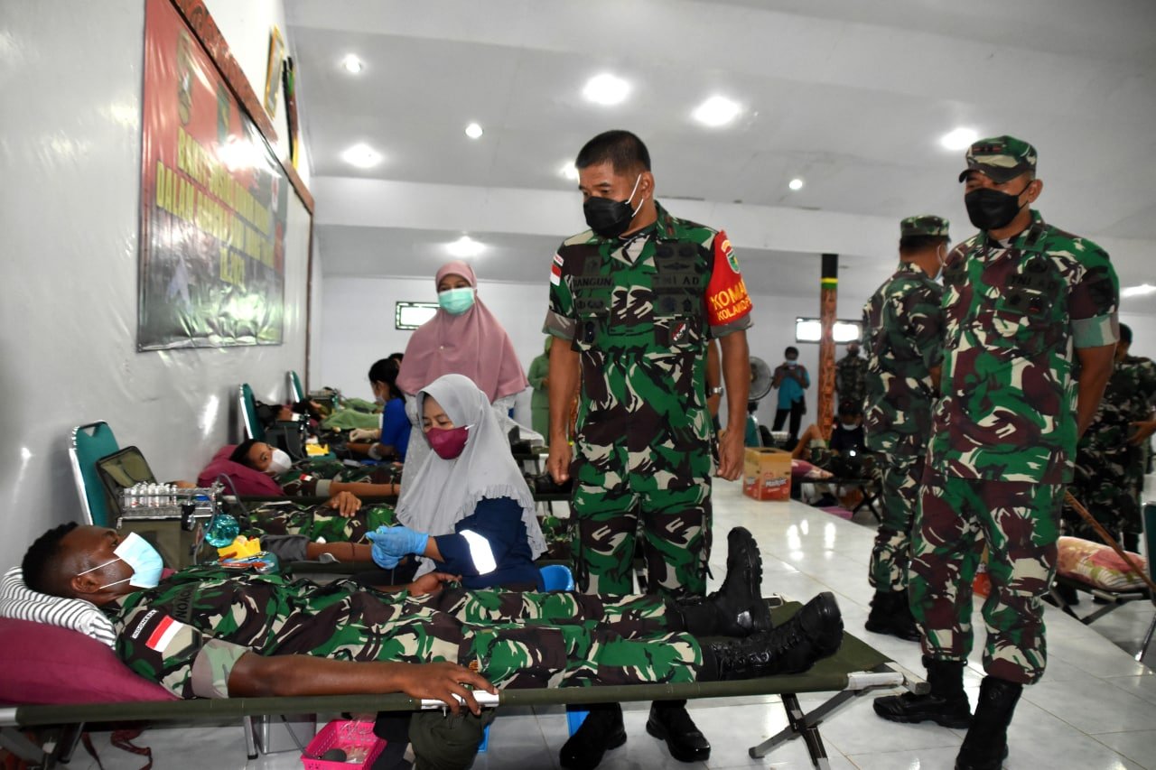 Rayakan Hari Juang TNI AD, Ratusan Prajurit TNI-Polri Donor Darah Bersama