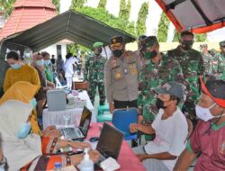 Pangdam XVII/Cenderawasih Hadiri Vaksinasi Nasional dan Vicon Presiden dengan TNI-Polri dan Kepala Daerah