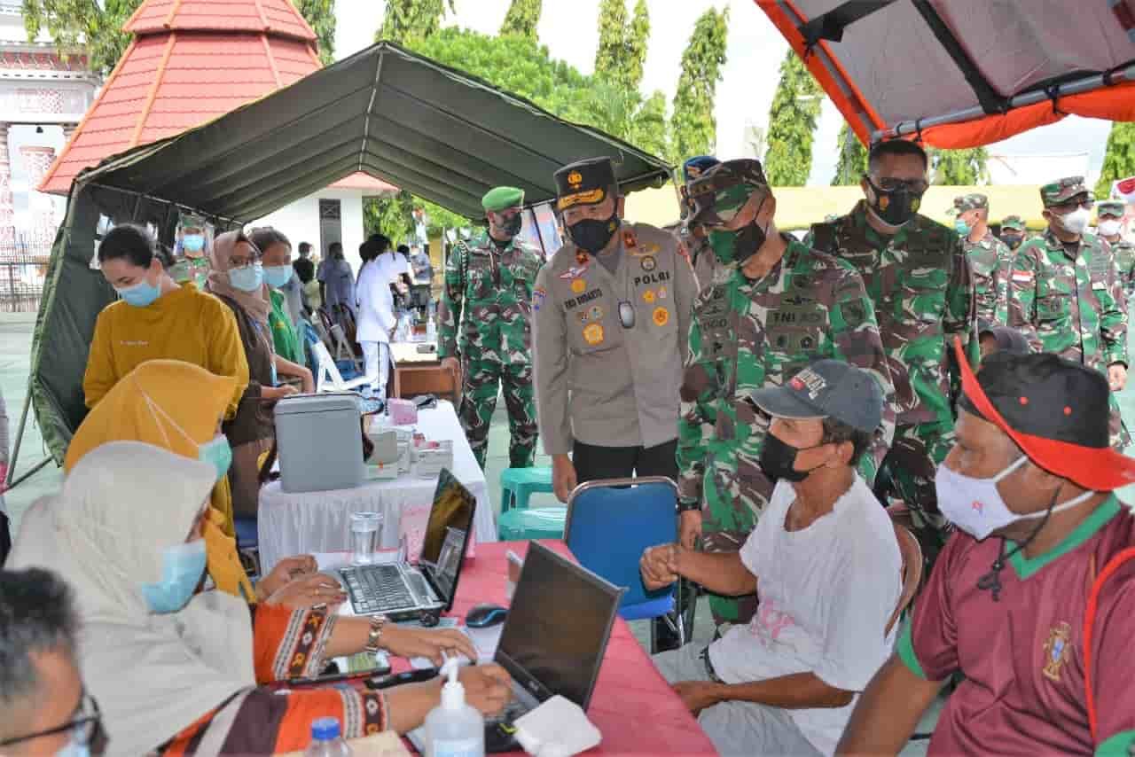 Pangdam XVII/Cenderawasih Hadiri Vaksinasi Nasional dan Vicon Presiden dengan TNI-Polri dan Kepala Daerah
