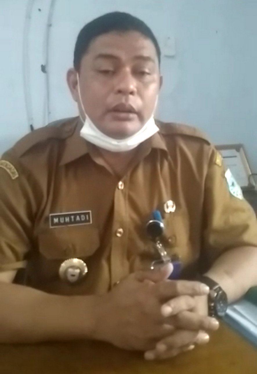 Jajaran PLt Kelurahan Juhut Sosialisasikan Pembatasan Sosial Masyarakat