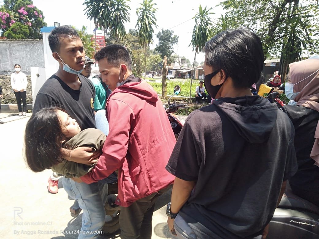 Puluhan Buruh PT Global Elektronik Nasional Kesurupan Massal