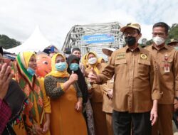 Gubernur WH Resmikan Jembatan Ciberang, Warga Bergembira