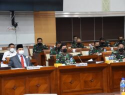 Berita Foto: Panglima TNI, Menhan dan Kepala Staf Angkatan Hadapi Rapat Kerja Komisi I DPR RI
