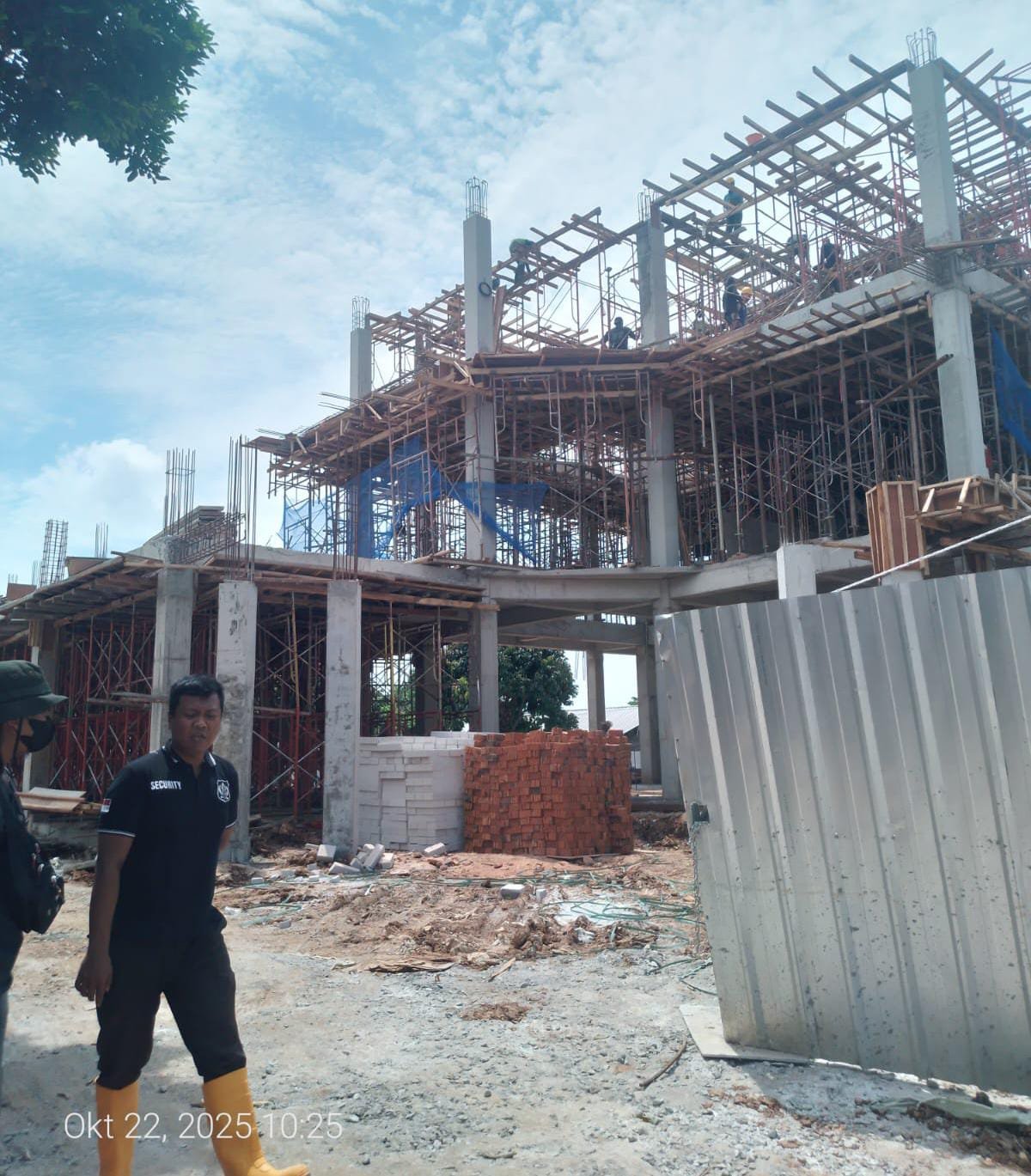 Pembangunan SMPN 6 Tangsel Diduga Jadi Sarang Gelap, Wartawan Diusir