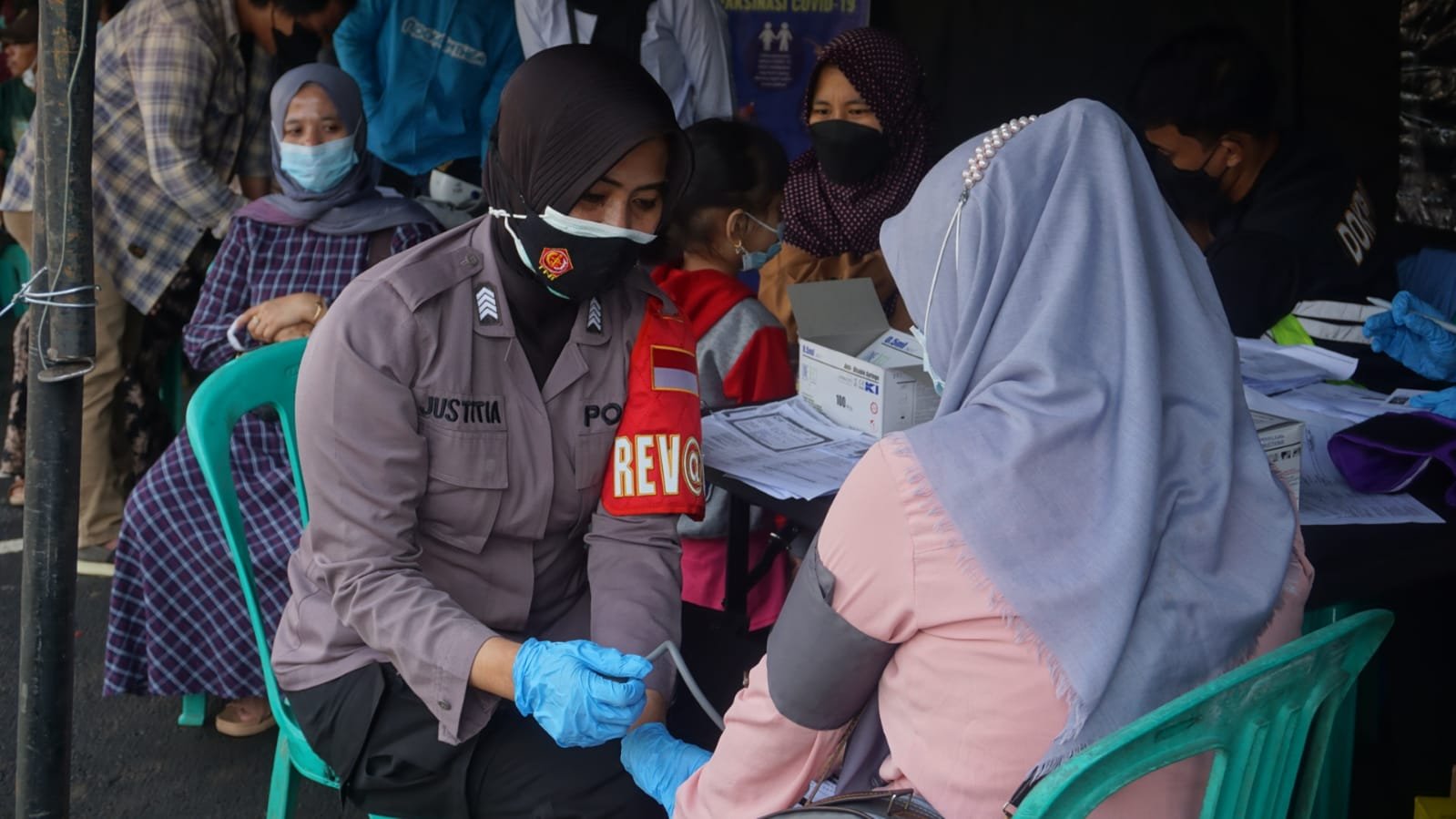 Kapolres Pandeglang Syaratkan Vaksinasi bagi Penerima Bantuan