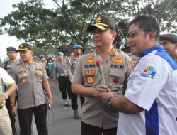 Polwan Sambut Demo Buruh di Kantor Gubernur Banten dengan Cara Ini