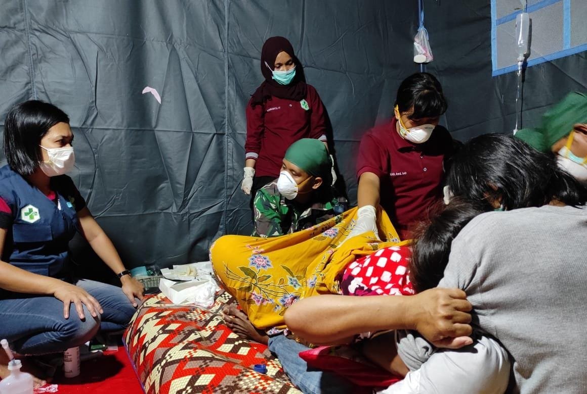 Satgas Kesehatan TNI Bantu Persalinan Warga Korban Gempa di Tenda Posko Sulbar