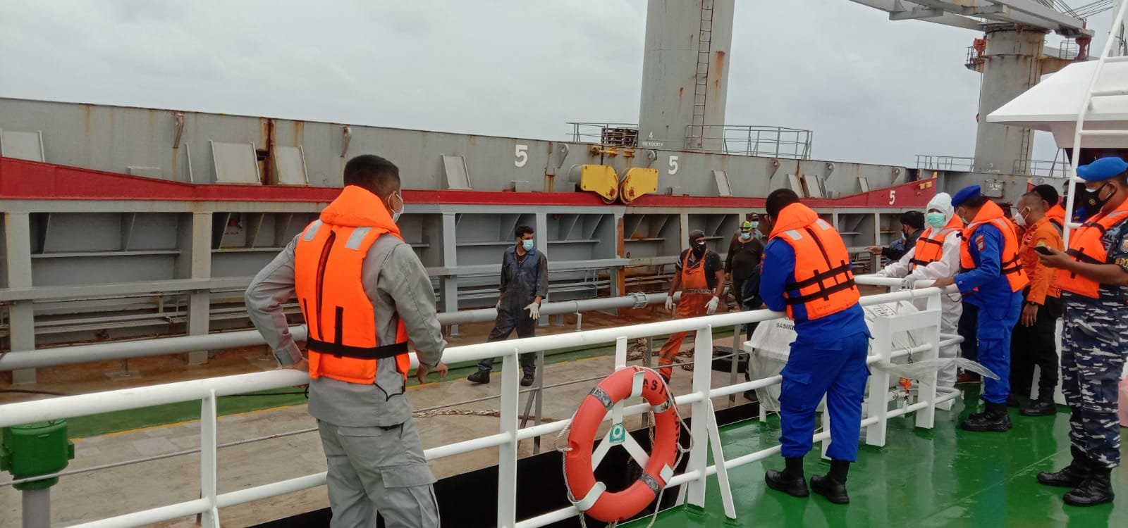 Bakamla RI Beri Bantuan Medis ke ABK Kapal AS yang Positif Covid-19 di Natuna