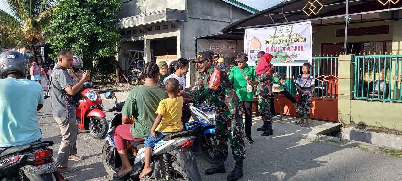 Kodim 1710/Mimika Bagikan Takjil Gratis ke Masyarakat via Koramil Jajaran