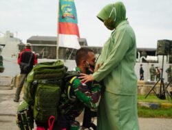 Keharuan Personel Yonif 742/SWY Saat Berangkat Tugas Pamtas RI-RDTL