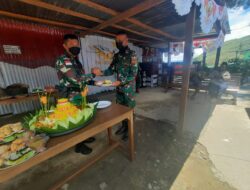 Satgas Pamrahwan Yonif RK 751/VJS Rayakan HUT ke-76 TNI Bersama Warga