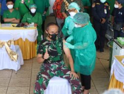 Pangdam XVII/Cenderawasih Ikuti Vaksinasi Covid-19 Tahap Pertama di Papua
