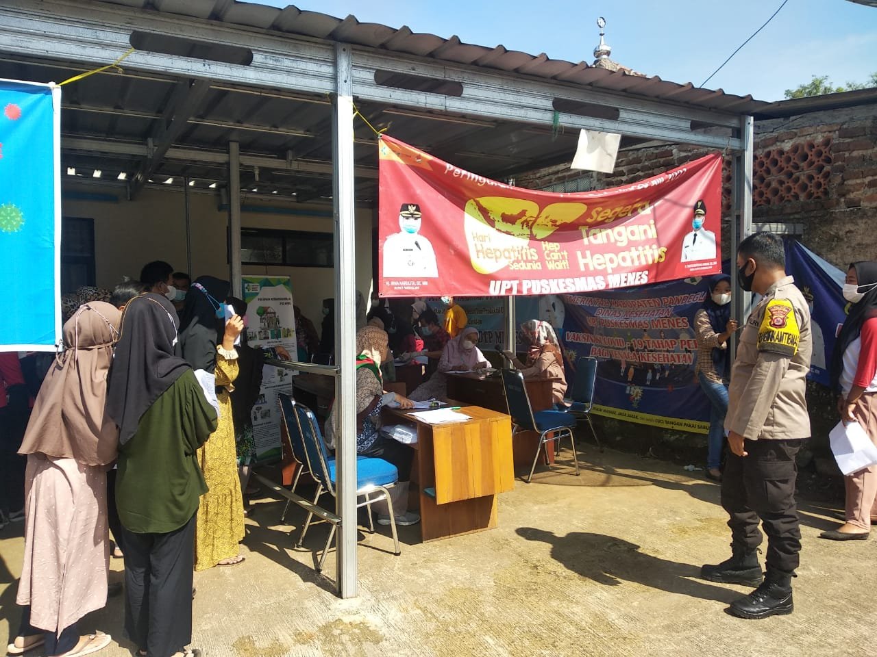 Polsek Menes Gelar Vaksinasi Gratis, Warga Hadir Antusias
