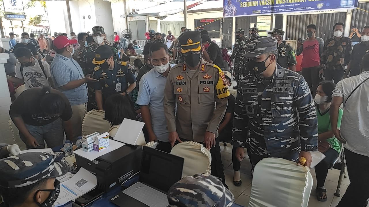 TNI AL Lanal TBA dan Polresta Tanjungbalai Vaksinasi 2000 Warga di Pelabuhan Teluk Nibung