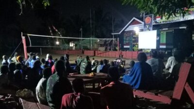 Warga Pedalaman Papua Antusias Nobar Bareng Satgas Batalyon Infanteri 411 Kostrad