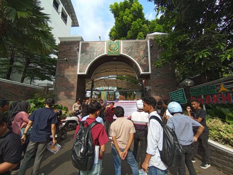 Dinilai Mandek, Mahasiswa Desak Kejagung RI Tangani Korupsi Lahan Sport Center Banten
