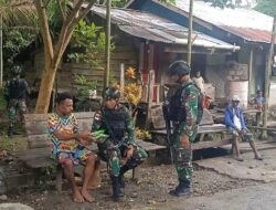 Satgas Yonif 126/KC Bagikan Bibit Holtikultura untuk Ketahanan Pangan Perbatasan