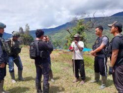 Warga Kiwirok Sampaikan Pesan Bersama Satgas Yonif 143/TWEJ