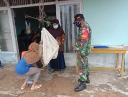 Serda La Rosulu Babinsa Sebubus Aktif Dampingi Posyandu Saat Pandemi