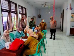 Polsek Serang dan PPKM Micro Awasi Vaksinasi Lansia