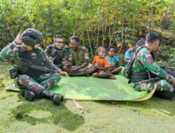 Sambut Hangat Warga Tolikara untuk Satgas Yonif Raider 142/KJ