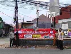 Tindak Lanjut Instruksi Gubernur, Bhabinkamtibmas dan Linmas Jatiranggon Pasang Spanduk Jam Malam