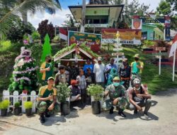 Yonif MR 413 Kostrad Bangun Pondok dan Pohon Natal bersama Warga Perbatasan RI-PNG
