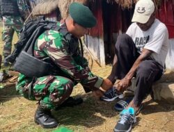 Satgas Yonif Mekanis 203/AK Anjangsana ke Rumah Tokoh Malagayneri